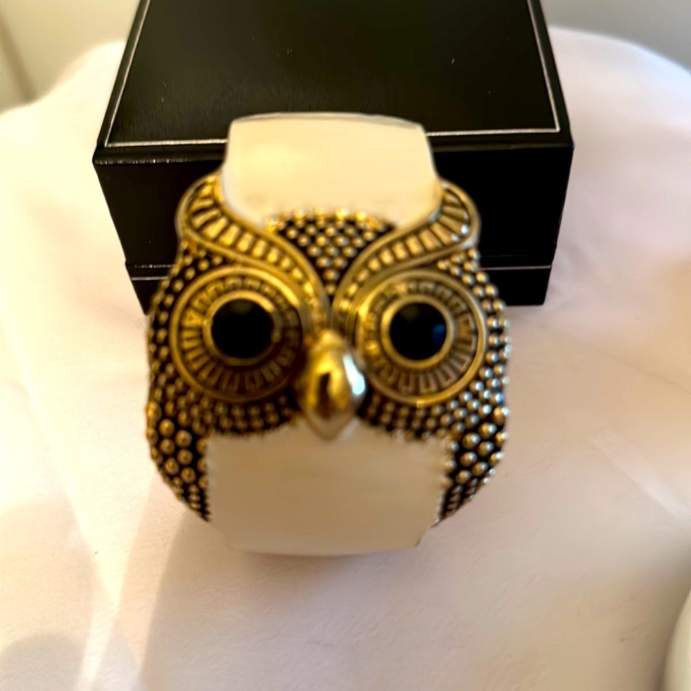 Owl cuff bracelet with hinge